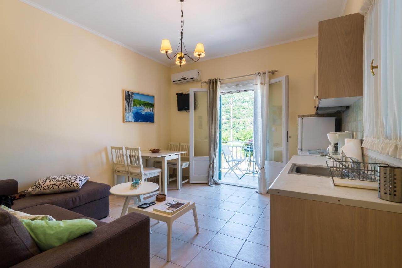 Appartement Avelia Blue à Asprogerakata Extérieur photo
